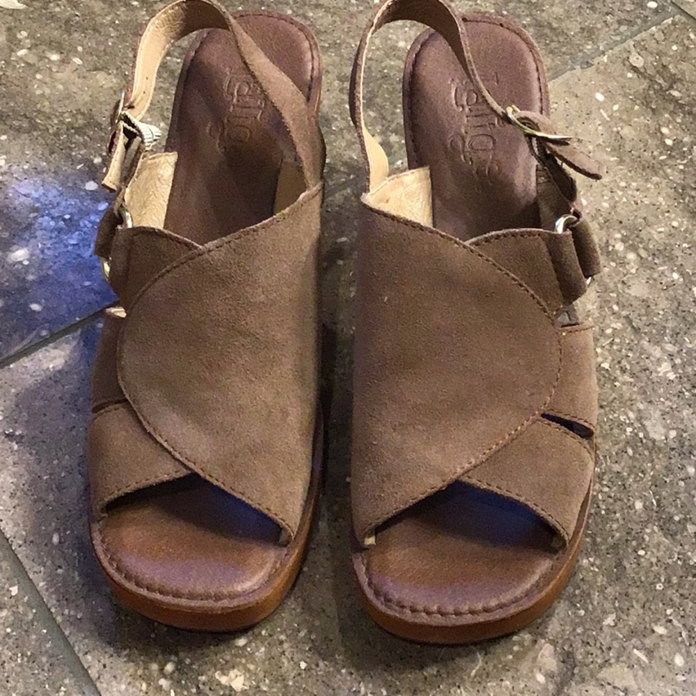 Latigo Iris tan leather sandals, 8.5 - Picture 11 of 16